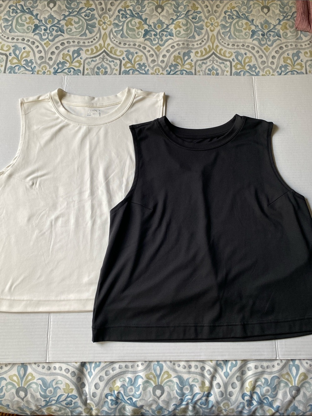 2 Jockey tank tops size large black and ivory